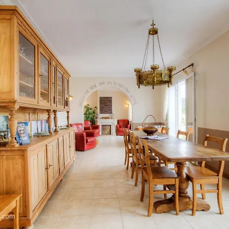 A L'ombre Du Clocher Bed & Breakfast 3*
