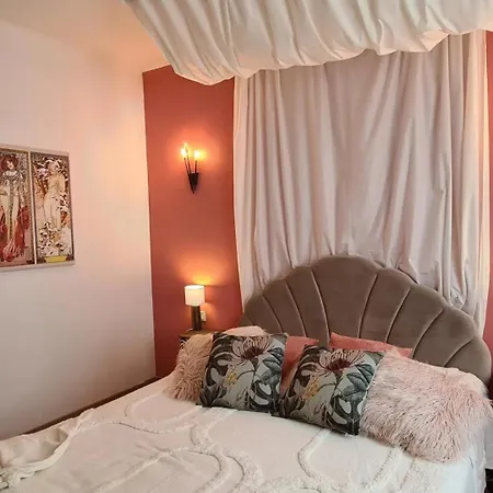 A L'ombre Du Clocher Bed & Breakfast