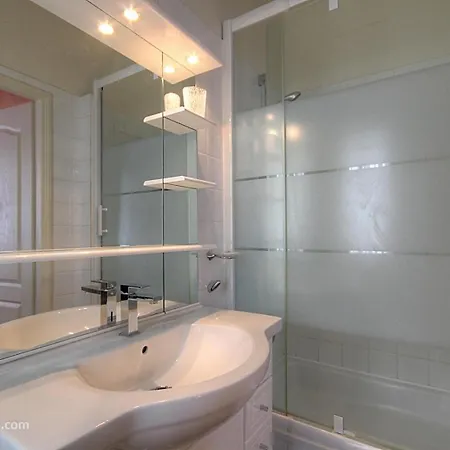 A L'ombre Du Clocher Bed & Breakfast 3*