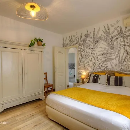 A L'ombre Du Clocher Bed & Breakfast