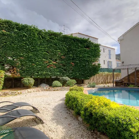 A L'ombre Du Clocher Bed & Breakfast 3*