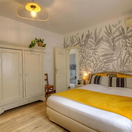A L'ombre Du Clocher Bed & Breakfast